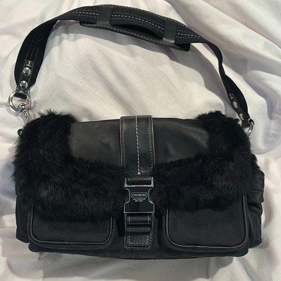 Coach Handbags - Coach H05J-3590